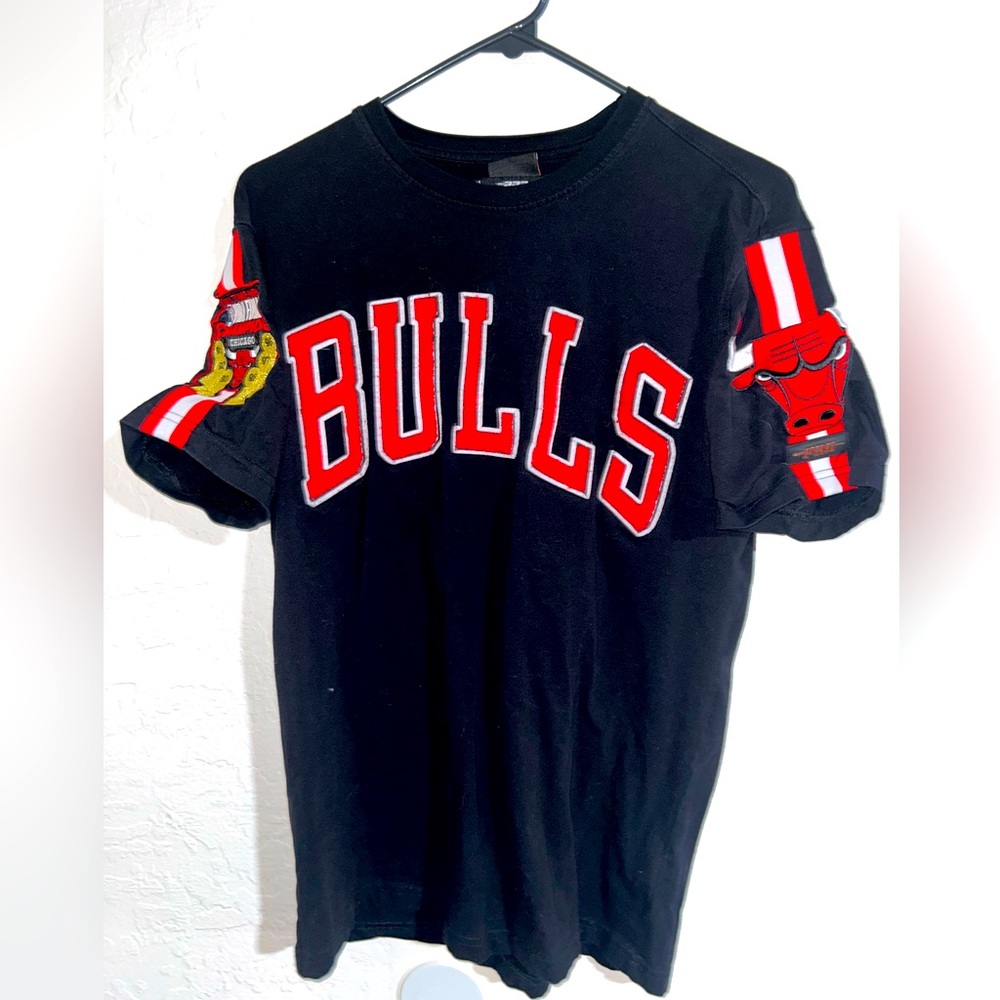 Men’s Chicago, bulls shirt